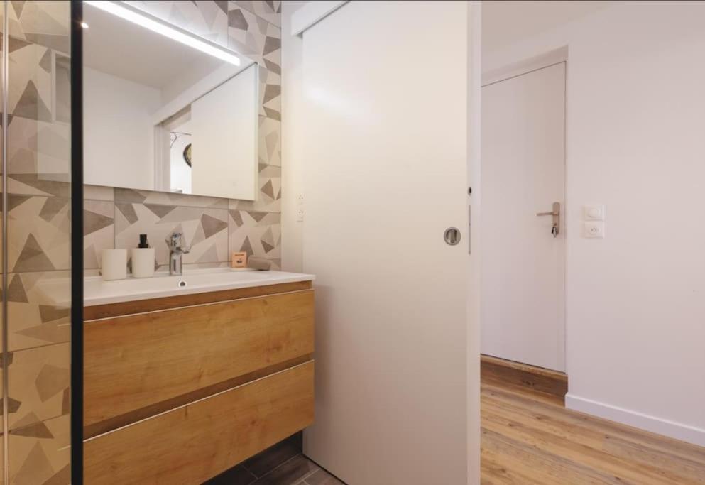 Appartamento L'Aindus De Brou- Parking Prive- Rdc Bourg-en-Bresse Esterno foto